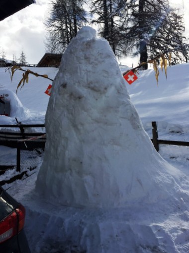 Headless, patriotic snowman in Gstaad